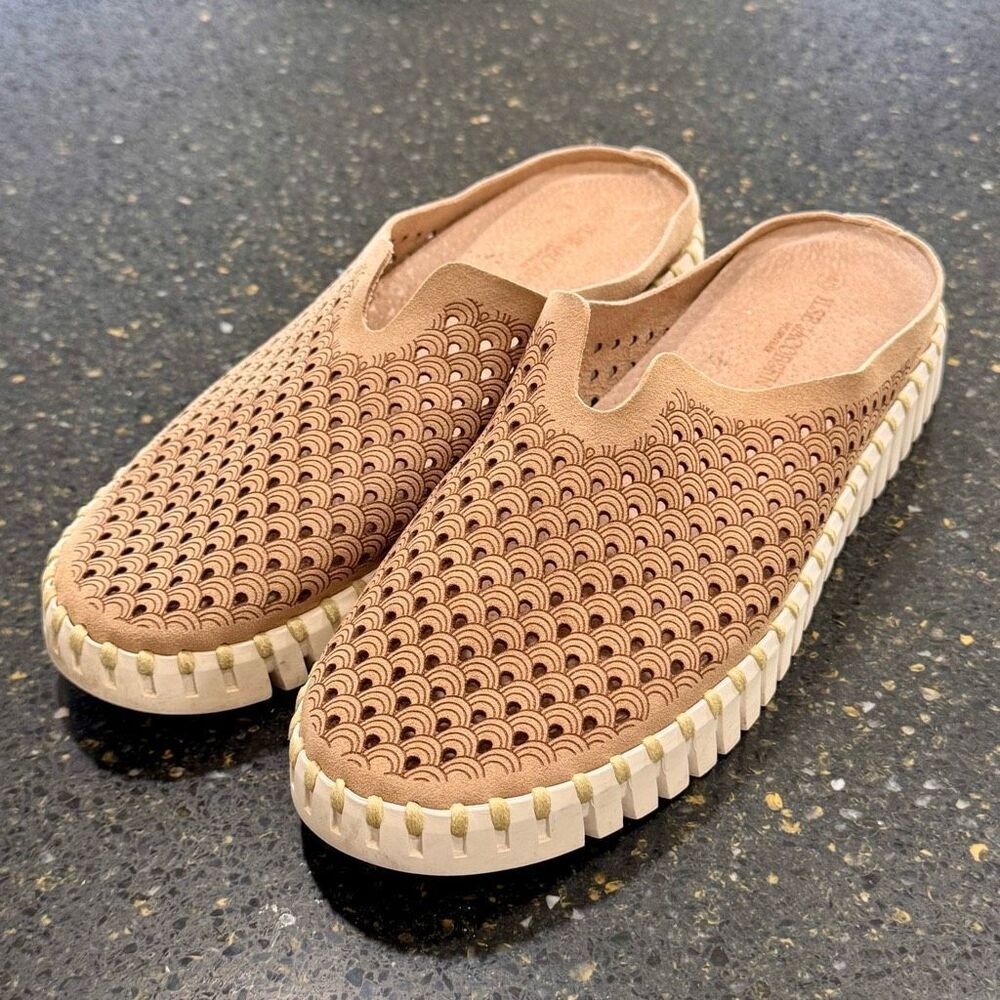 Ilse Jacobsen Tulip Slip On. Tan. Size EU/40 - US 10